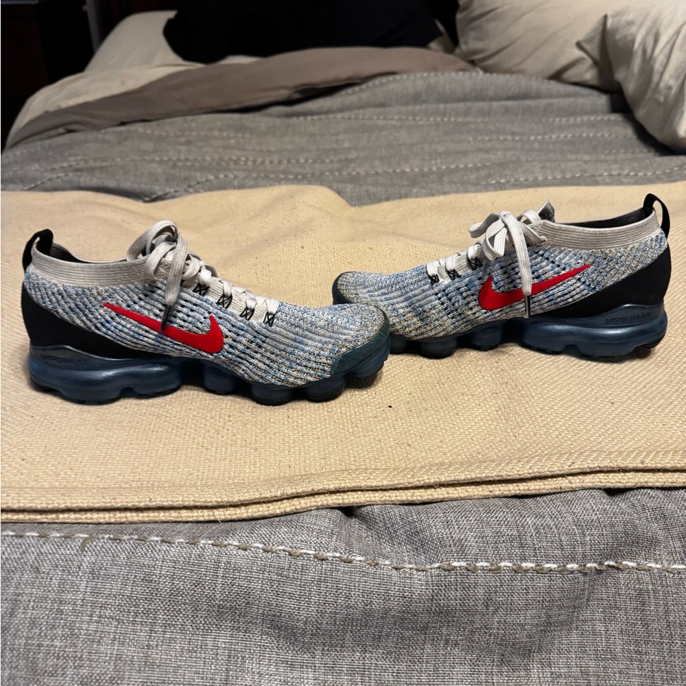 Nike Men's Gray and Red Athletic Shoes - Picture 4 of 6